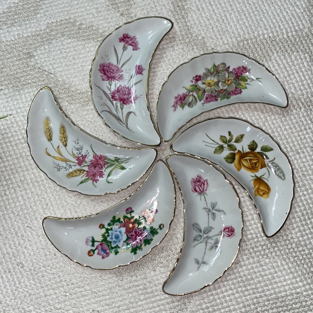 Vintage 6 crescent bone china dish!